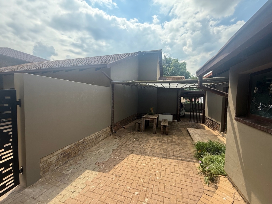 To Let 1 Bedroom Property for Rent in Ifafi North West